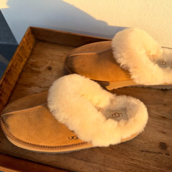 UGG Tazz II platforms slippers, New and unworn. Size 10 but fits small. - Picture 1 of 3